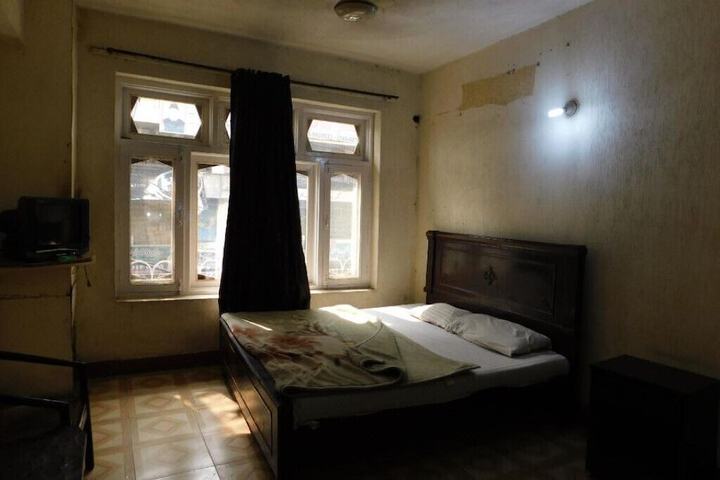 Room 2 of 8
