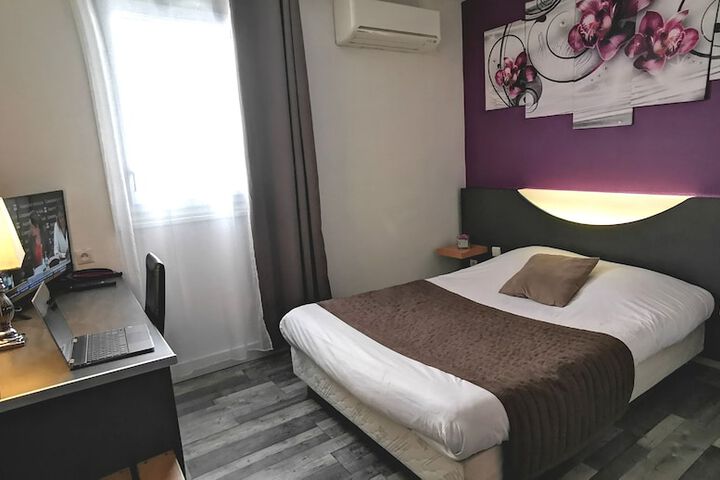 Room 11 of 37