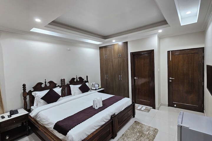 Room 26 of 77