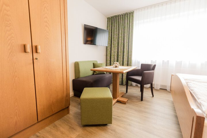 Room 16 of 46