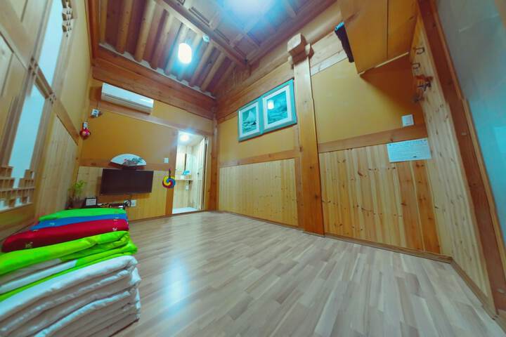 Room 4 of 57