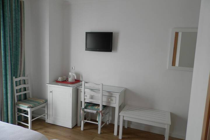 Room 10 of 40
