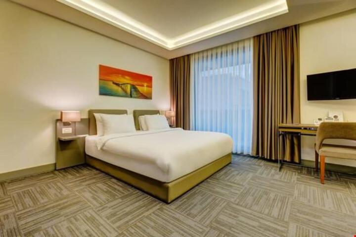 Room 33 of 76