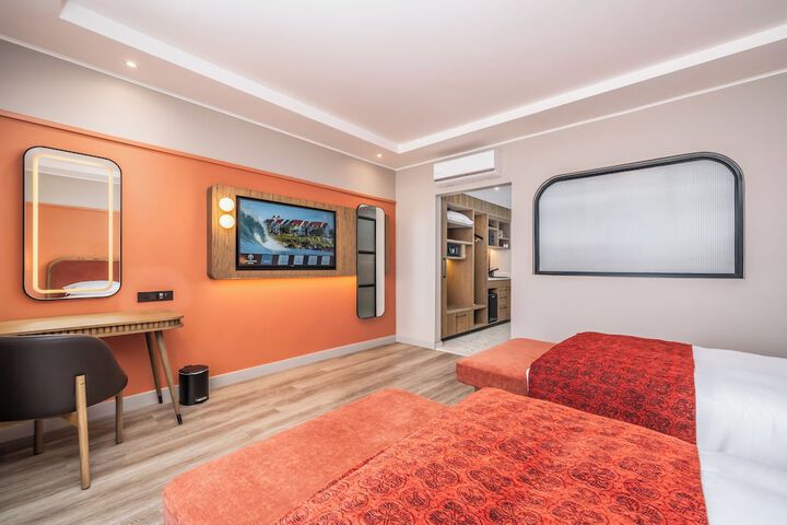Room 14 of 40