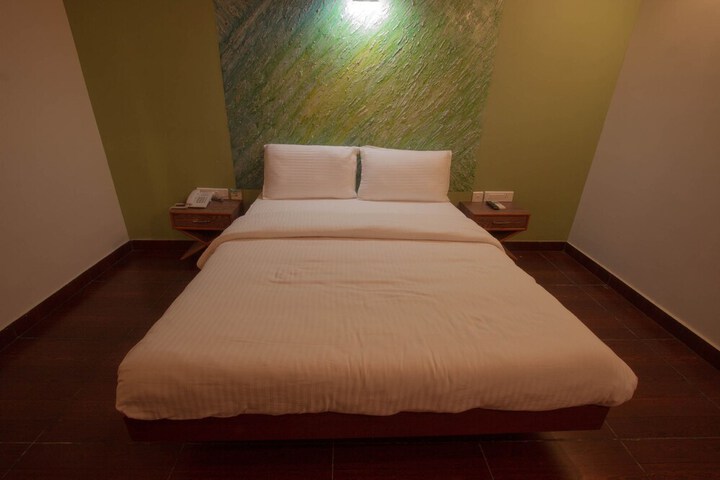 Room 7 of 13