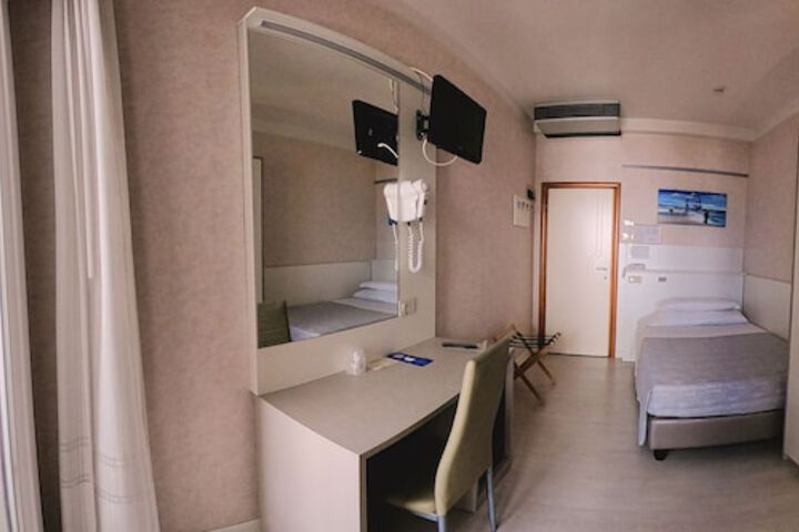 Room 25 of 67