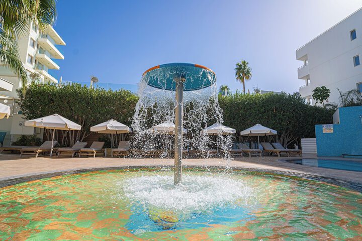 Hotel with Pool