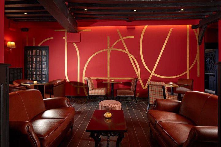 Lounge 30 of 38