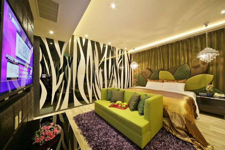 Room 4 of 37