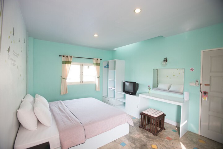 Room 6 of 36