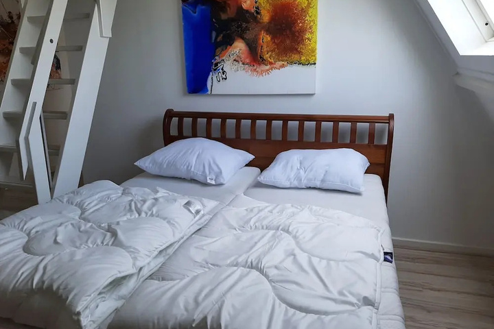 Room 5 of 15