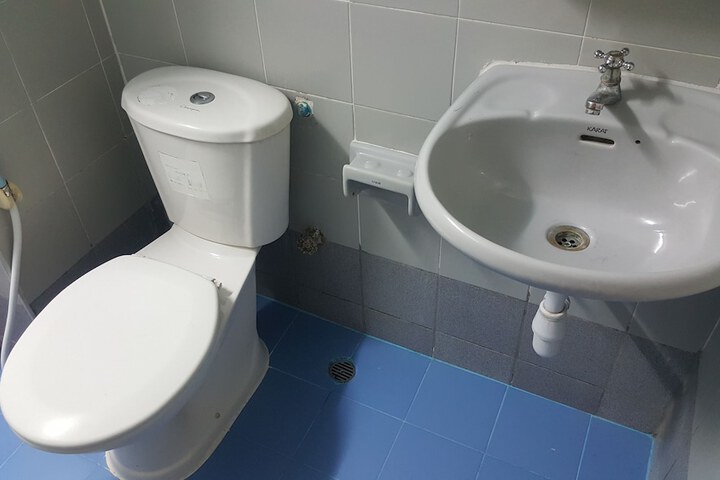 Room 12 of 33