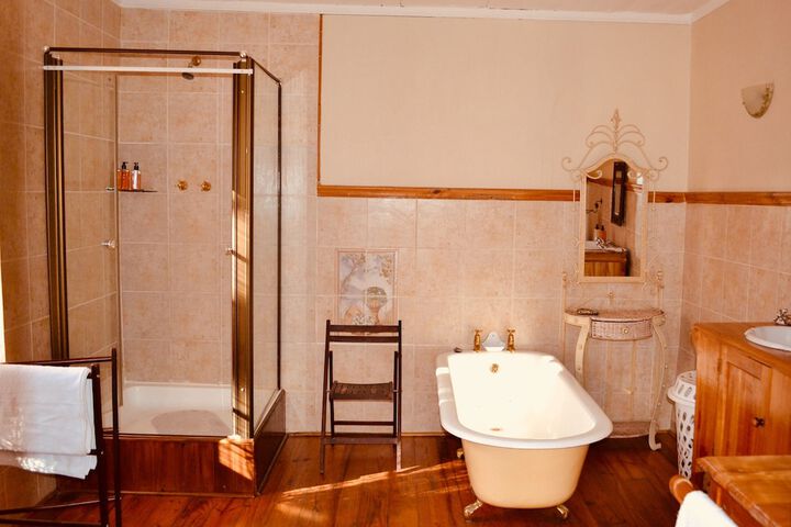 Room 12 of 18