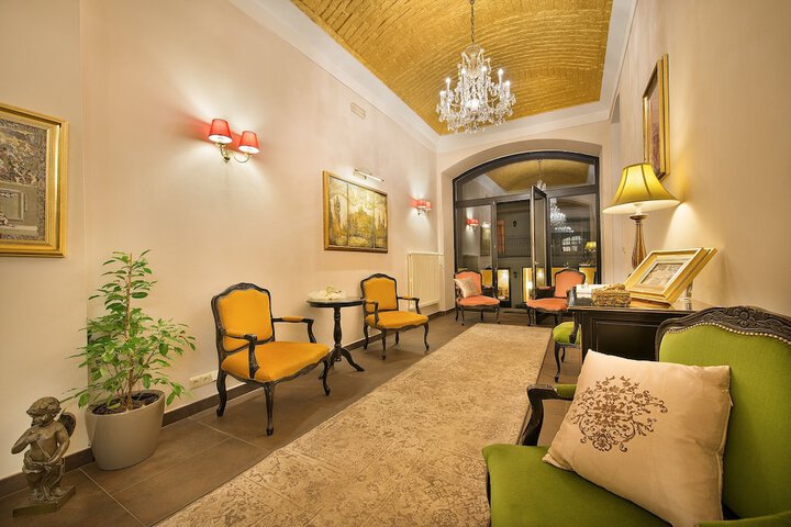 Entrance & Lobby