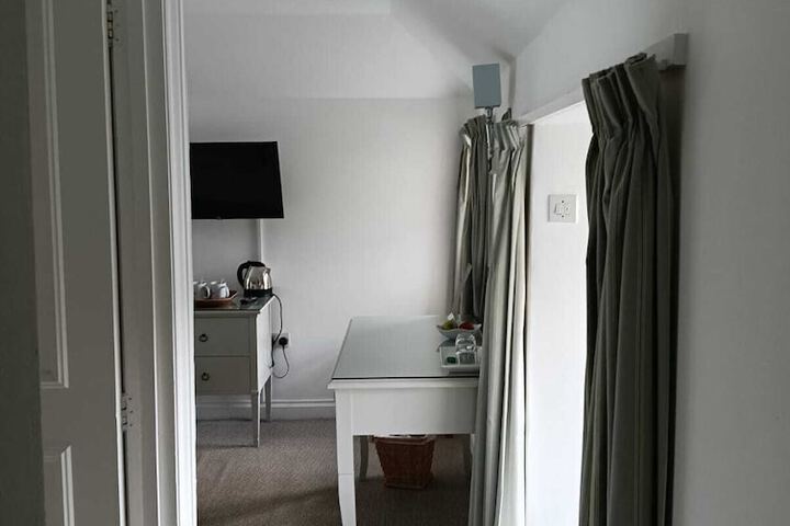 Room 34 of 93