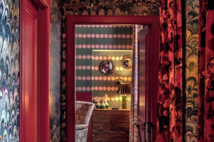 Room 32 of 76