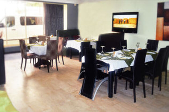 Dining 8 of 9