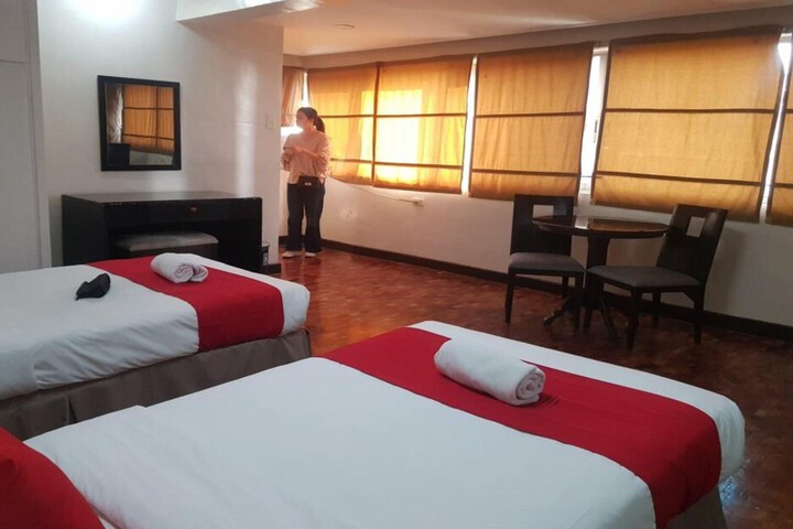 Room 4 of 13