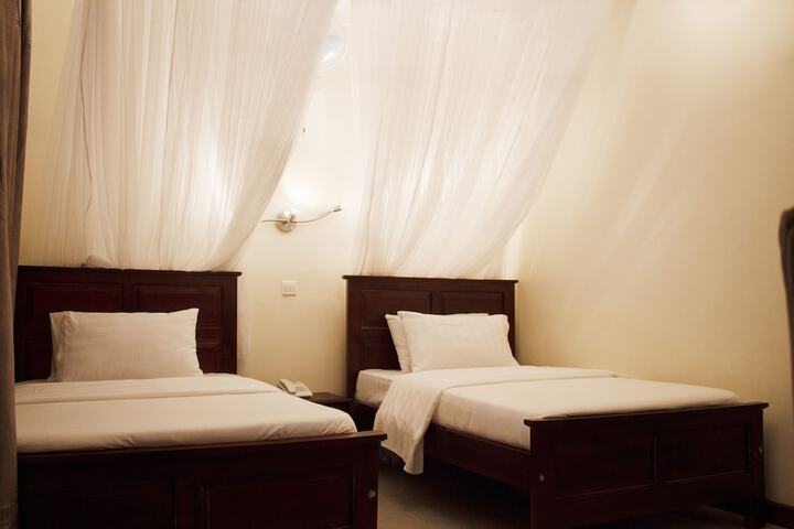 Room 10 of 33