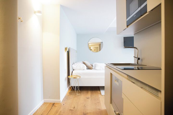 Room 10 of 28