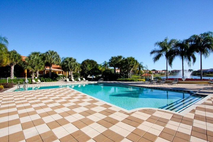 Pool 50 of 190