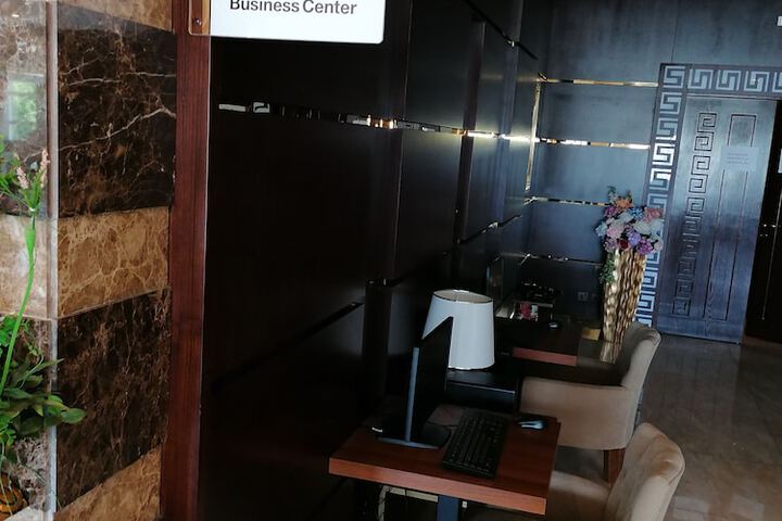 Business Center 33 of 35