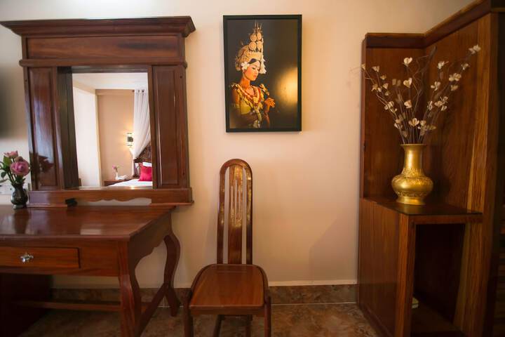 Room 28 of 40