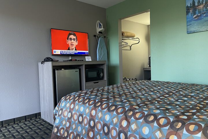 1 Queen Bed (9 of 56)