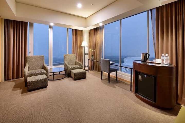 Room 12 of 145