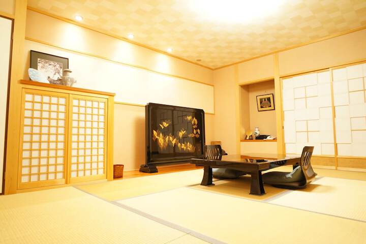 Room 16 of 22