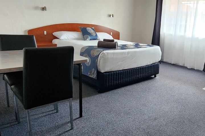Room 11 of 38