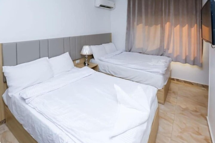 Room 4 of 38