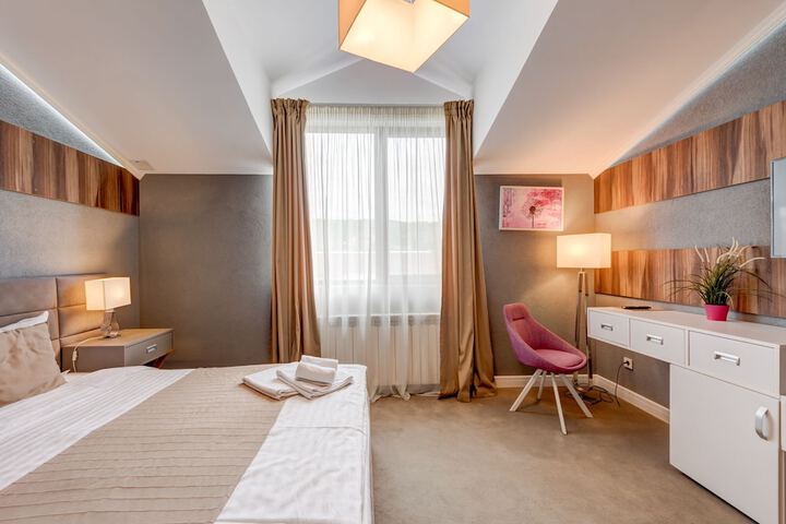 Room 4 of 34