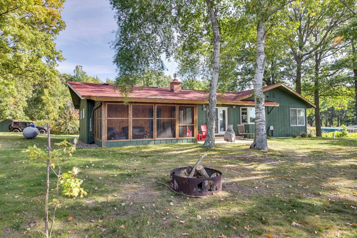 Lakefront Walker Home w / Boat Dock & Lift!