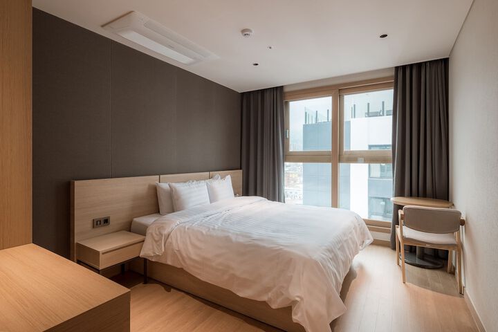 Room 17 of 106