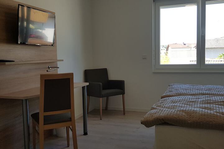 Room 6 of 17
