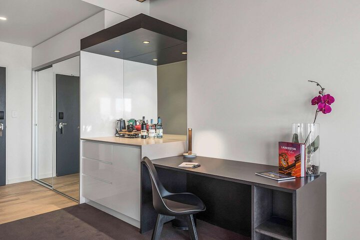 Room 32 of 148