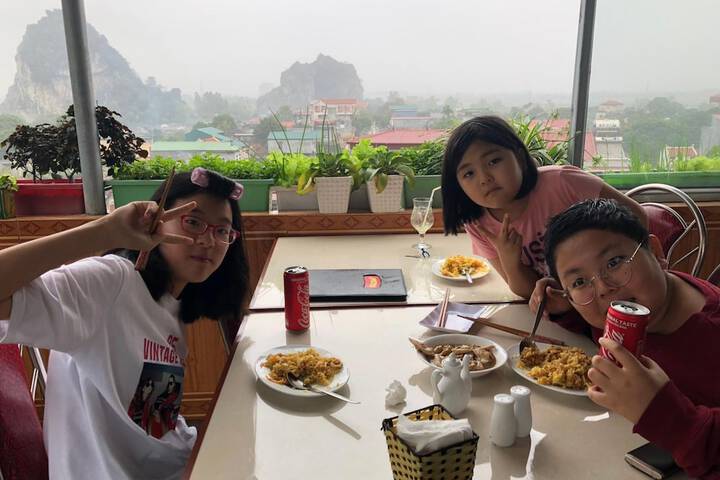 Dining 44 of 49