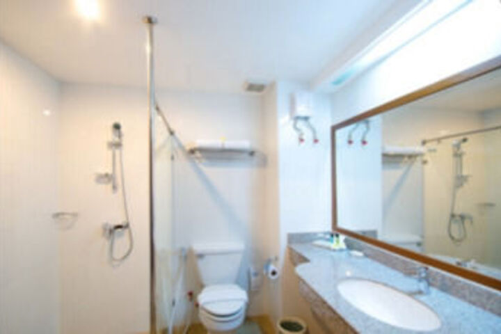 Room 4 of 12