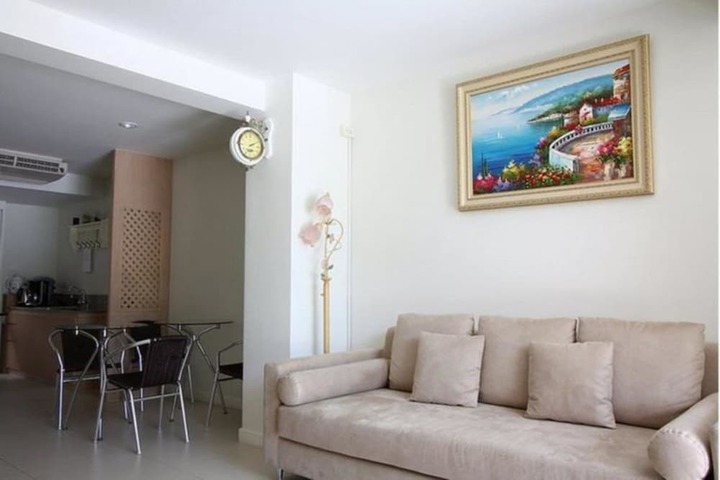 Room 10 of 28