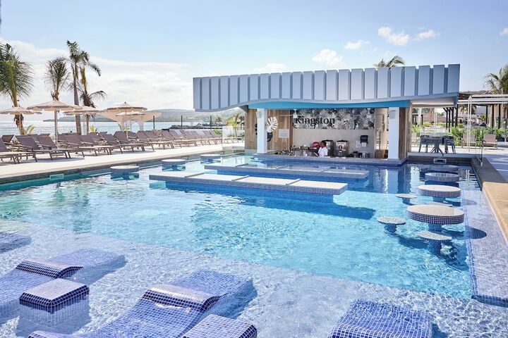 Pool 40 of 101