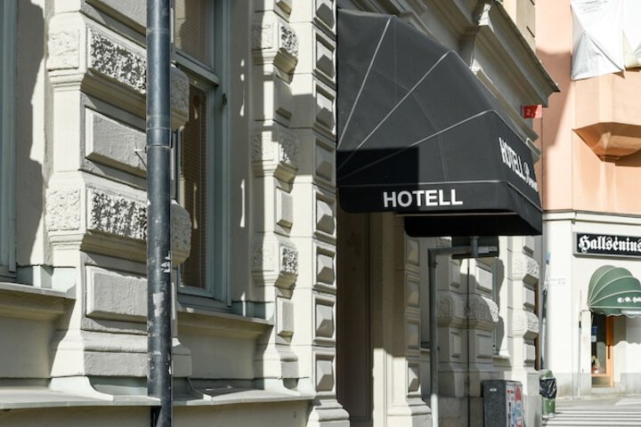 Hotel 71 of 75