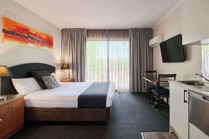 Room 10 of 25