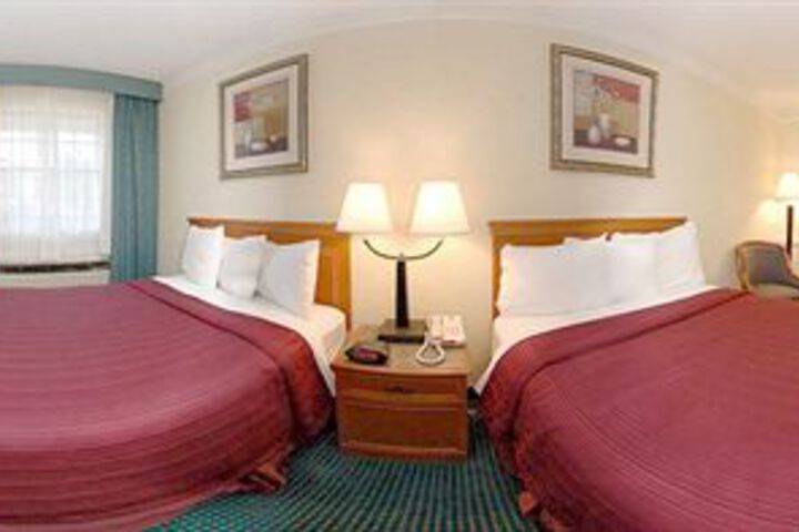 Room 4 of 8