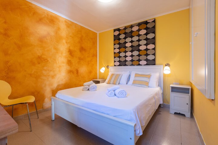 Room 5 of 129