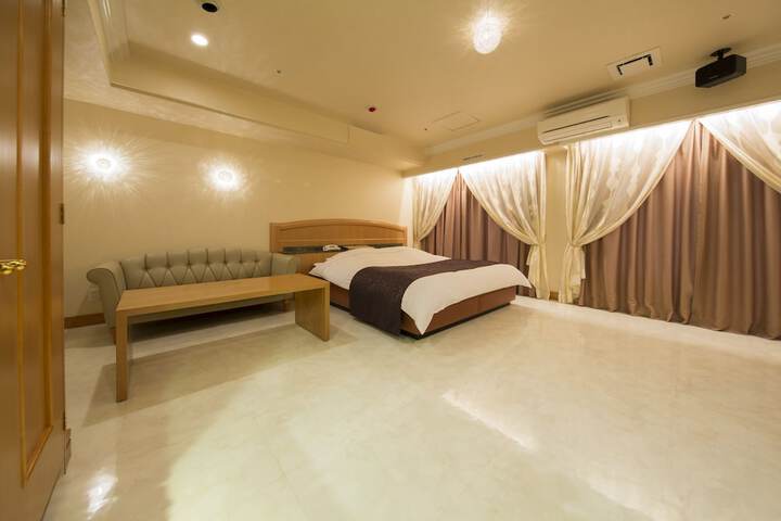 Room 6 of 63