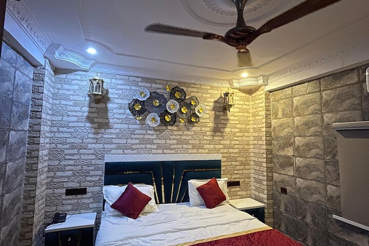 Room 7 of 19