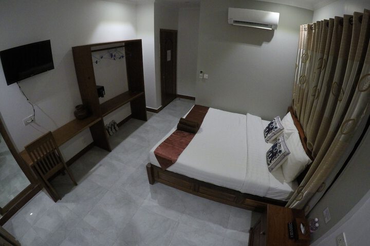 Room 5 of 40