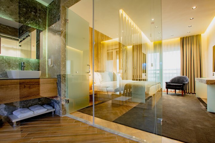 Room 26 of 37