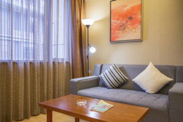 Room 8 of 70